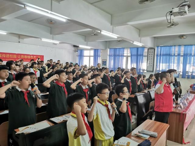 禁毒宣傳進(jìn)校園，讓青春綠色無毒 (2).jpg