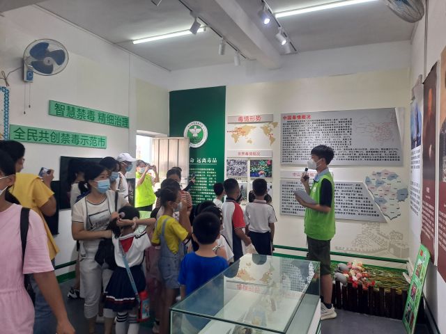 三鄉(xiāng)鎮(zhèn)開展“拒絕毒品，你我同行“禁毒教育基地參觀活動(dòng)照片1.jpg