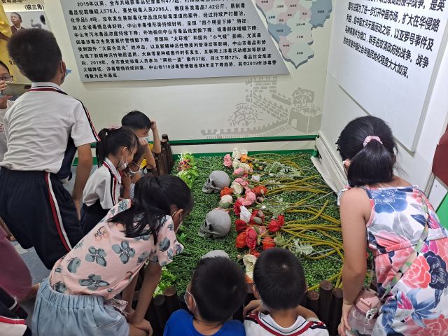三鄉(xiāng)鎮(zhèn)開展“拒絕毒品，你我同行“禁毒教育基地參觀活動(dòng)照片2.jpg