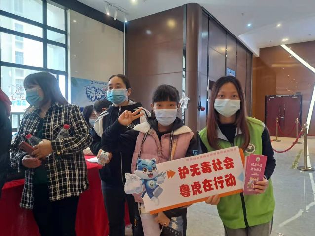 三鄉(xiāng)鎮(zhèn)開展“禁毒宣傳進影院，禁毒知識入民心”宣傳活動圖片2.jpg