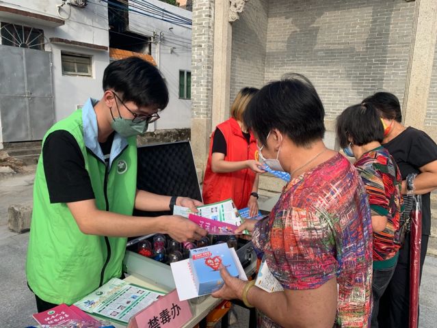 三鄉(xiāng)鎮(zhèn)開展“宣傳禁毒進小家，‘無毒’社區(qū)靠大家”活動照片3.jpg