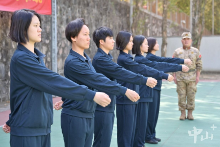 中山召開(kāi)2025年上半年女兵審批定兵會(huì)議，多名新兵光榮入伍
